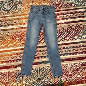 American eagle skinny jeans size 4. Good condition worn a lot. But taken care of